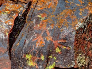 imgimg_Felsenbrocken mit Steinzeichnungen